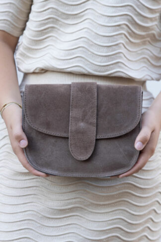 maantasje-suede-taupe