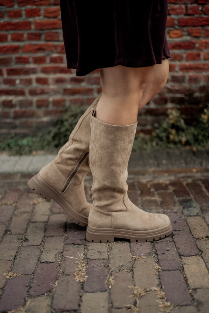 Laars beige suède