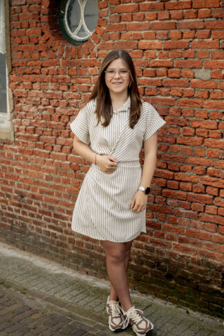 jurk-korte-mouw-beige-bruin