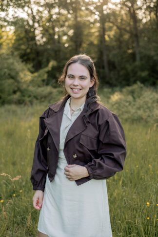 trenchcoat-kort-model-choco