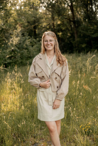 trenchcoat-kort-model-beige